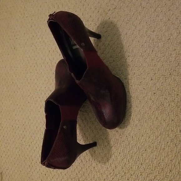 Deep red 10w high heels by Impo Stretch - Picture 4 of 5